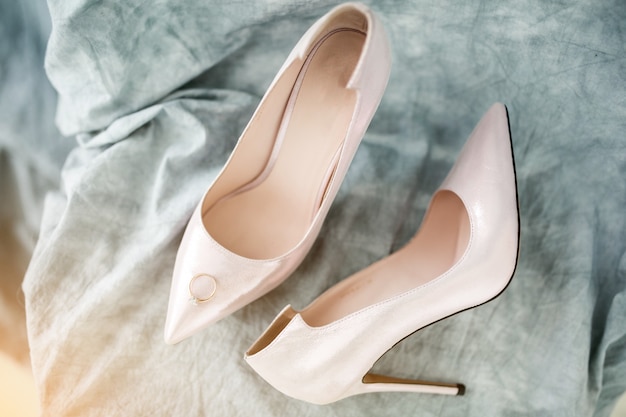 Photo gratuite chaussures et bagues de mariage