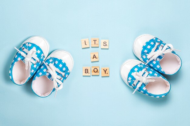 Chaussures bébé avec inscription "It's a boy"