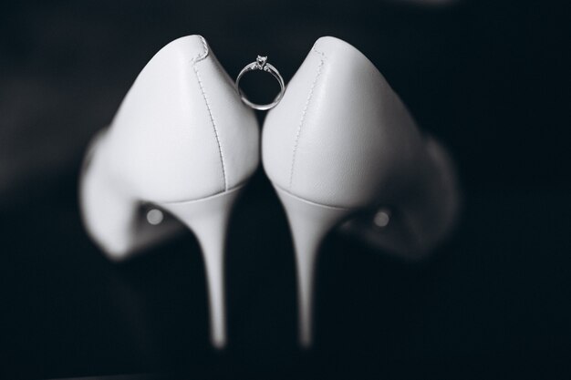 Chaussures de mariage de la mariée