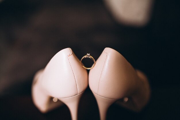 Chaussures de mariage de la mariée