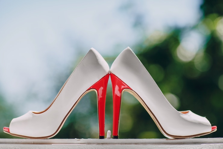 Photo gratuit des chaussures à talons serrés