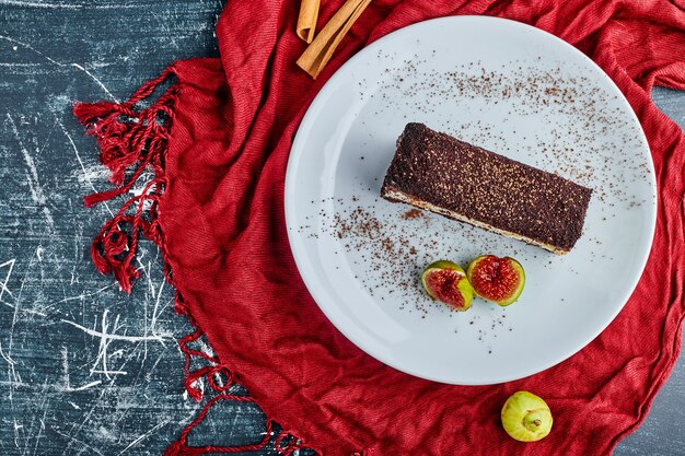 Cheesecake au chocolat et vanille aux figues, vue du dessus.