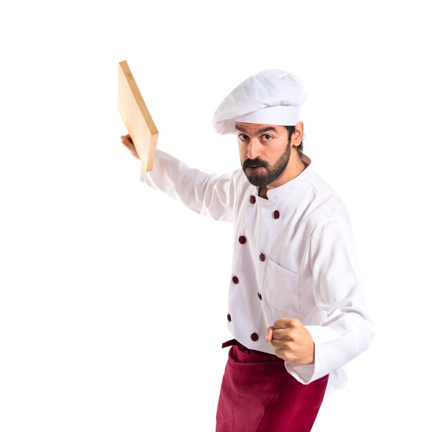 Chef attaquant avec un outil de cuisine