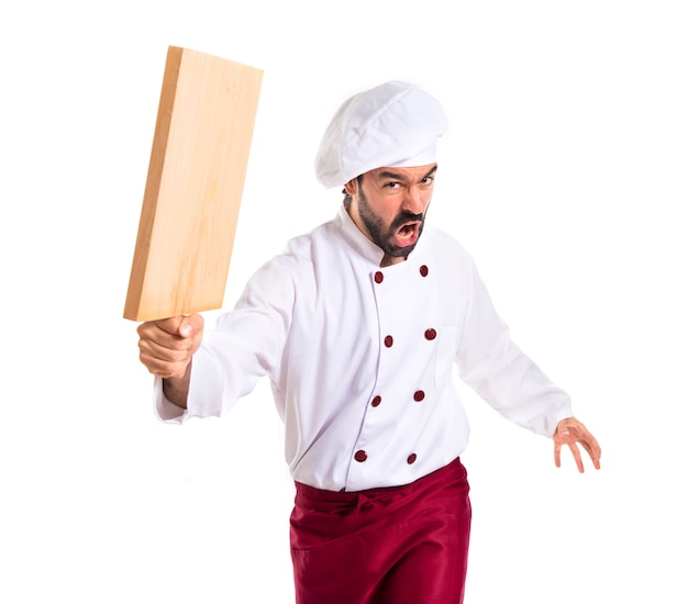 Chef attaquant avec un outil de cuisine