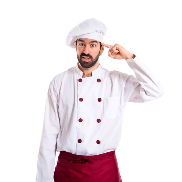 Chef faisant un geste fou sur fond blanc