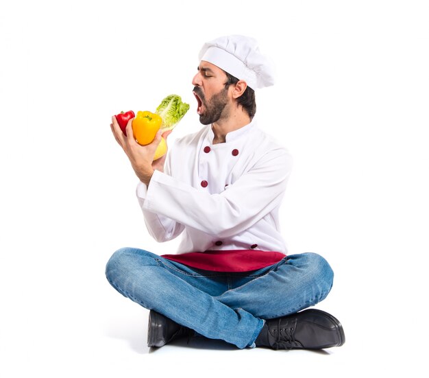 Chef à manger des légumes