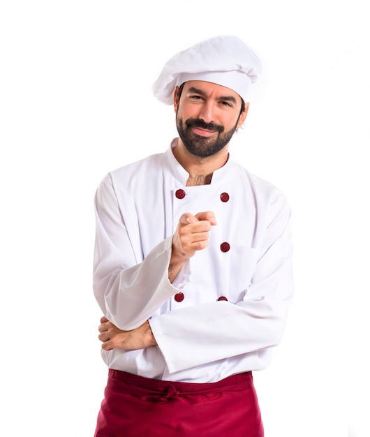 Chef pointant vers l&#39;avant sur fond blanc