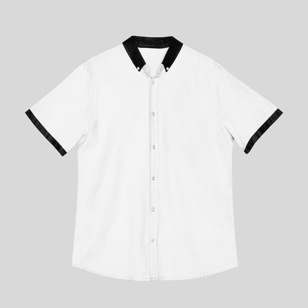 Photo gratuite chemise blanche à manches courtes pour hommes vêtements décontractés