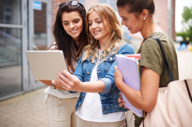 Cherchez ça! Les résultats des examens ne sont pas si mauvais