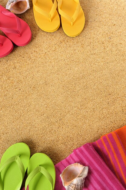 chiquenaude coloré flops sur la plage