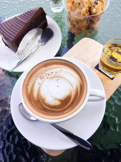 Chocolat au café et aux gâteaux