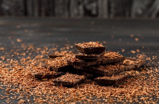 Chocolat râpé avec barres chocolatées