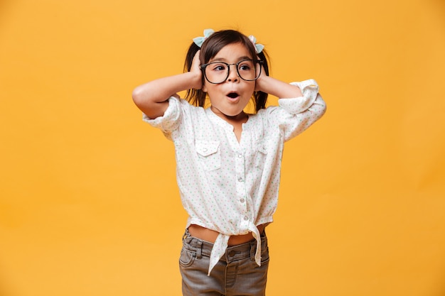 Choqué petite fille enfant