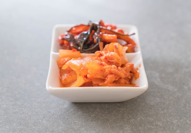 Chou chinois, calmars et radis kimchi