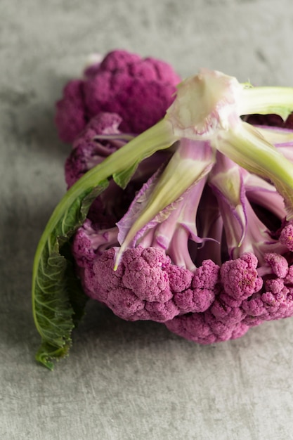 Photo gratuite chou-fleur rose savoureux à angle élevé