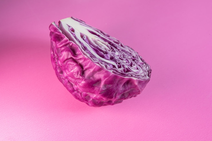 Photo gratuit chou violet sur la table