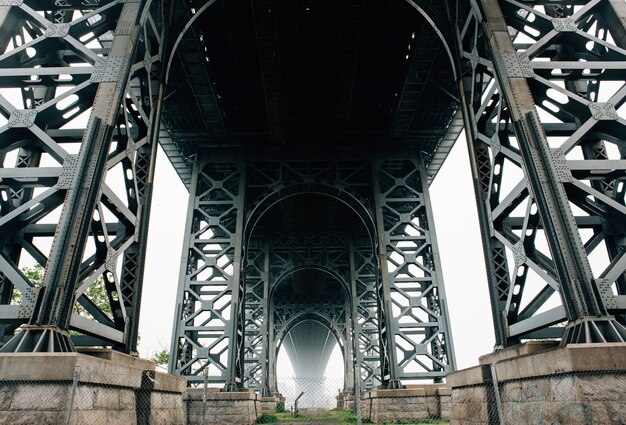 Ci-dessous, plan du pont de Brooklyn à New York