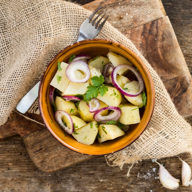 Ci-dessus, délicieuse salade de pommes de terre