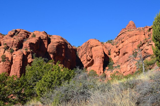 Ciel bleu sur les falaises de Red Rock de Sedona