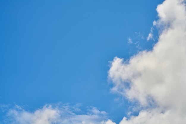 Ciel bleu et nuages