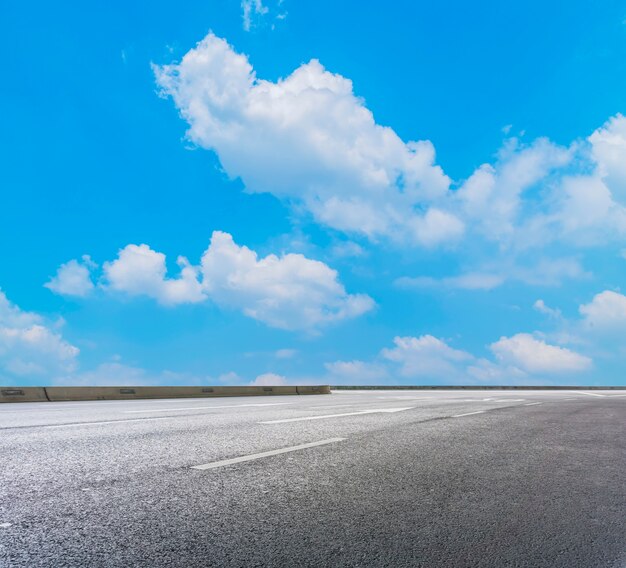 ciel bleu et nuages