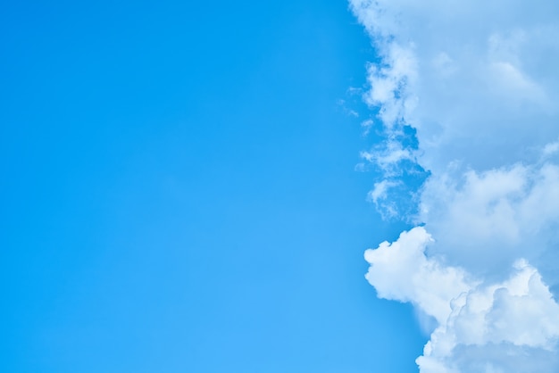 Ciel avec fond de nuages