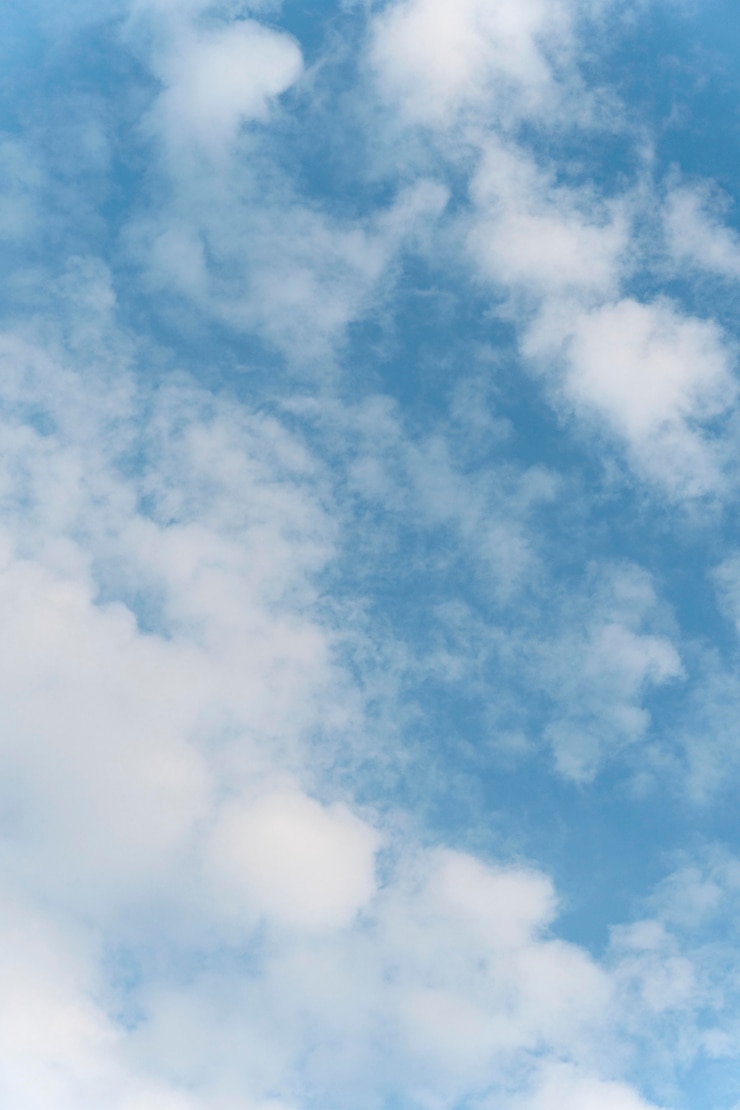 Photo gratuit ciel avec nuages blancs