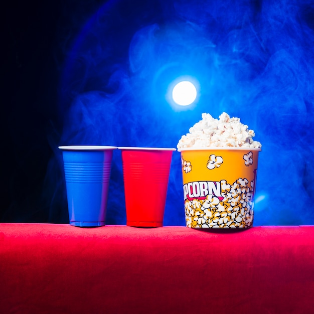 Cinéma avec boîte à pop-corn