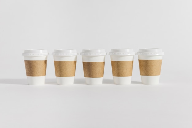 Cinq tasses à café