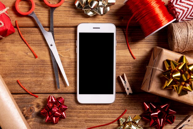 Ciseaux de téléphone et cadeaux de Noël
