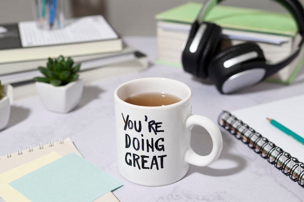 Citation inspirante écrite sur la tasse