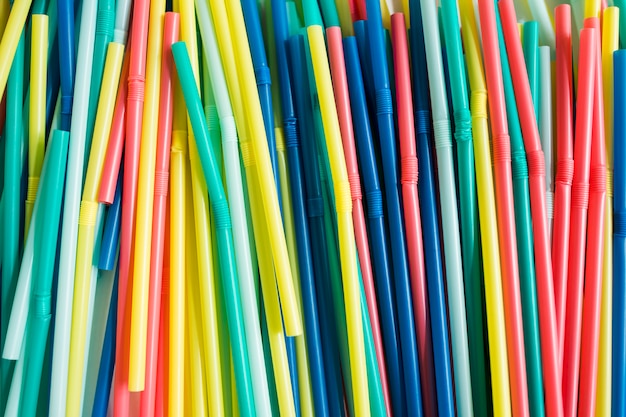 Éclats de plastique coloré