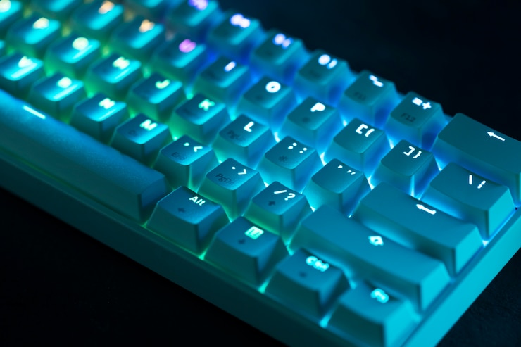 Photo gratuit clavier bleu avec lumières vives