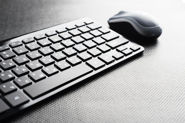 Clavier et souris sur la table