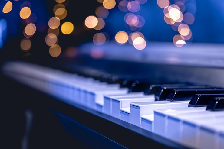 Photo gratuit clés de piano en gros plan sur un fond flou avec bokeh