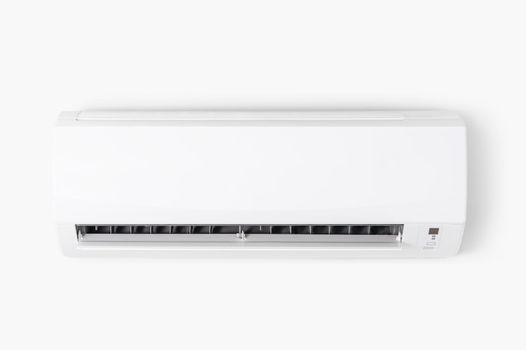 Photo gratuit climatiseur monté sur un mur blanc