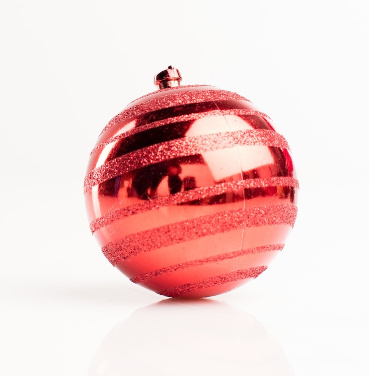 Photo gratuit close-up de la boule de noël avec des reflets