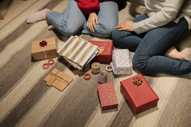 Close-up family avec des cadeaux