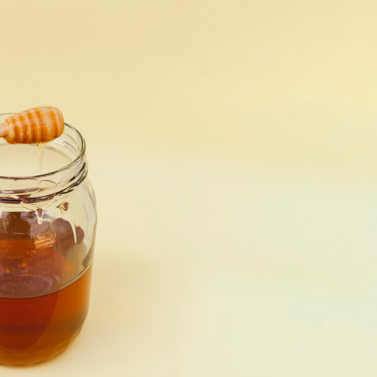 Photo gratuit close-up jar rempli de miel fait maison