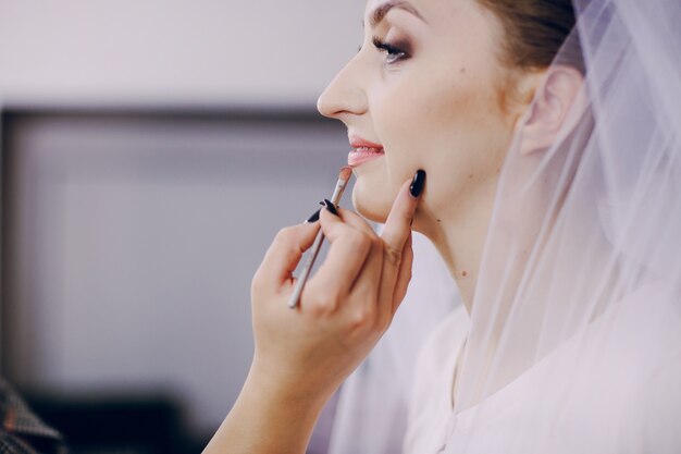 Close-up de la mariée préparer pour sa journée