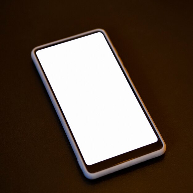 Close-up phone avec maquette d'écran blanc