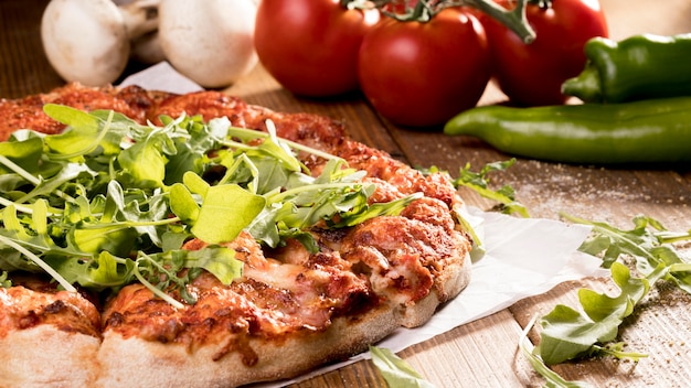Photo gratuite close-up pizza aux légumes