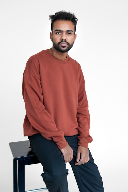 Photo gratuite close up portrait of man in shirt mockup