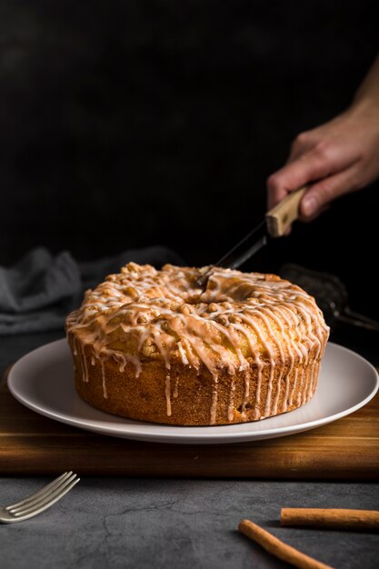 Close-up savoureux gâteau fait maison prêt à être servi