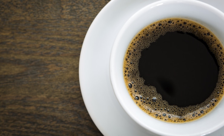 Photo gratuit close-up de la tasse avec café savoureux