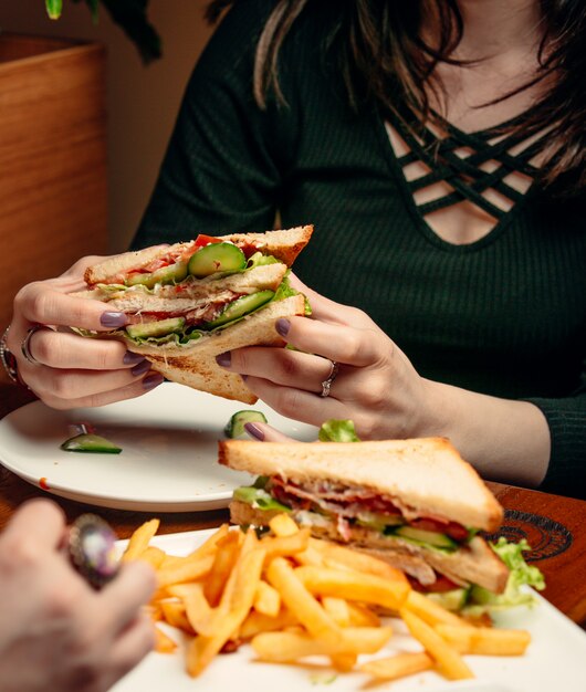 club sandwich sur la table
