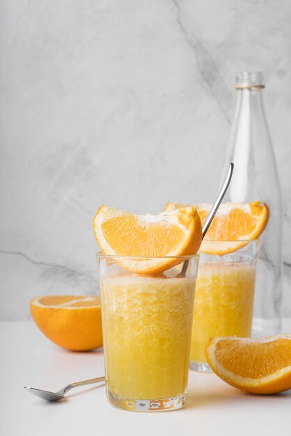 Cocktail de boisson alcoolisée à l'orange