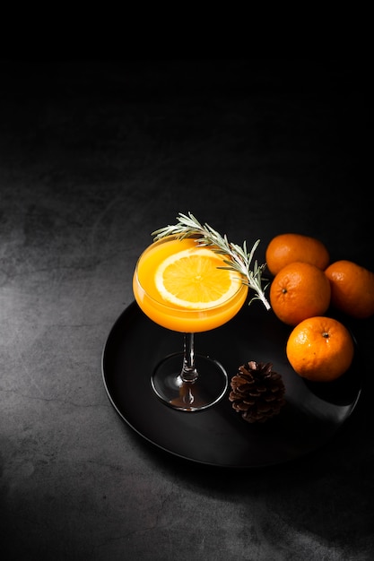 Photo gratuite cocktail d'été en studio