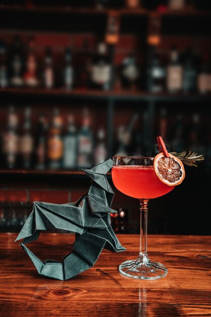 Cocktail exotique avec origami