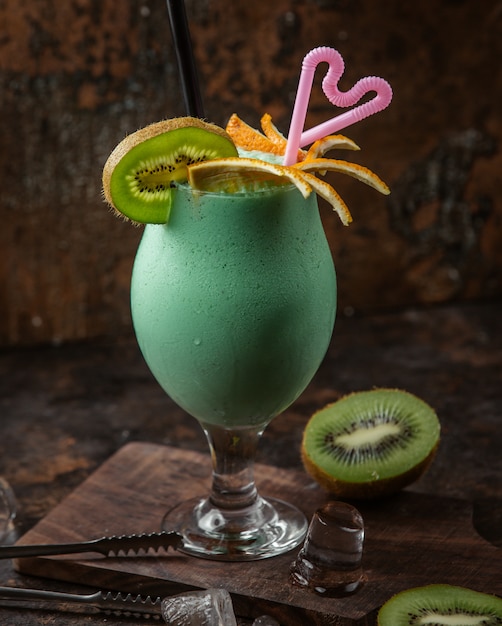 Cocktail frais avec kiwi